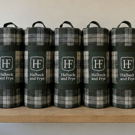 Customized picnic blankets for tourism, attractions and resorts